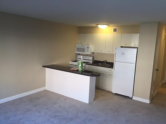 5th image of 1249 N Astor St #1810