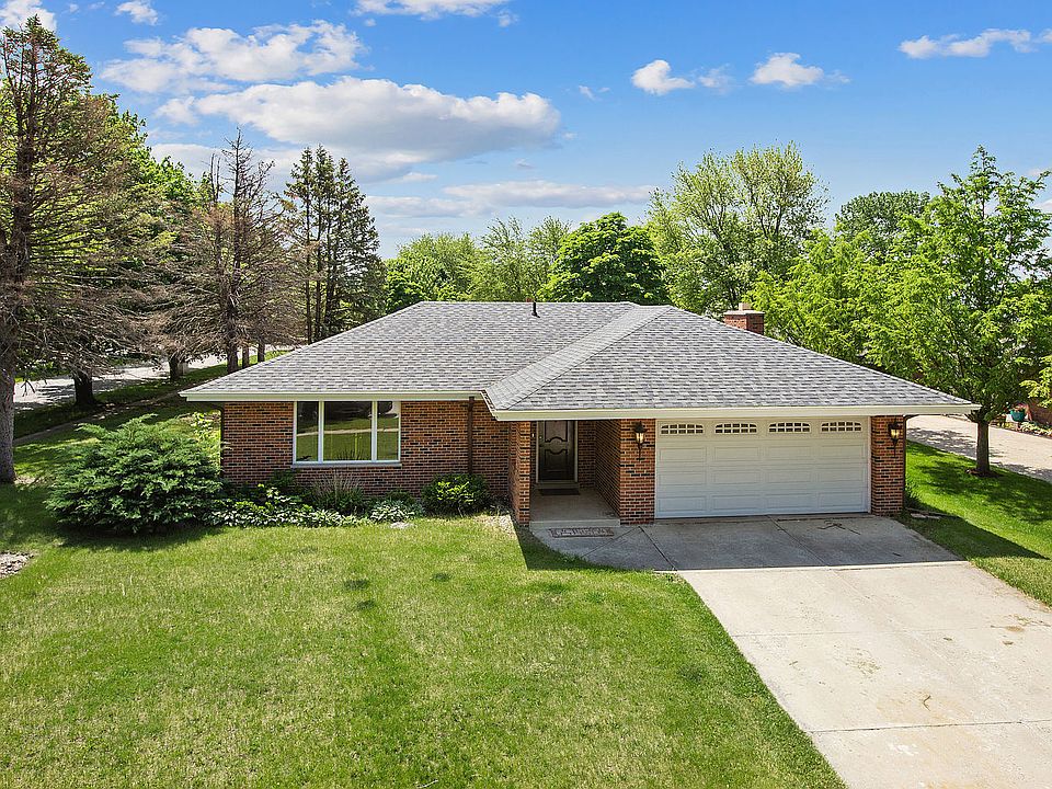 1st image of 900 Louise Ln