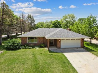 900 Louise Ln, Peotone, IL 60468