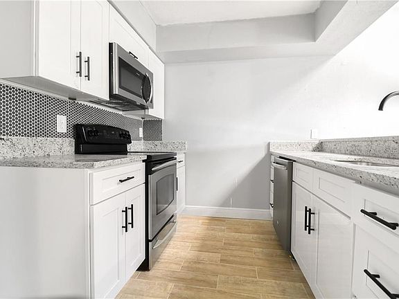 5th image of 2725 Hunt Club Ln