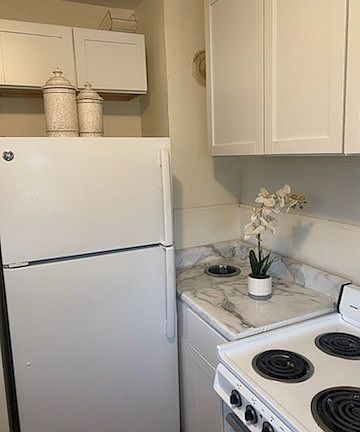 3rd image of 2300 King Ave
