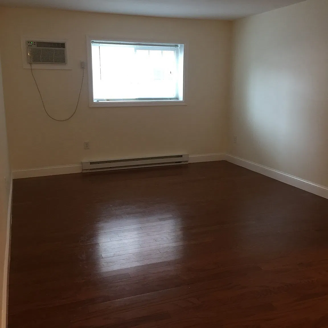 1 bed, 1.0 bath, 600 sqft, $1,900 — Photo 4
