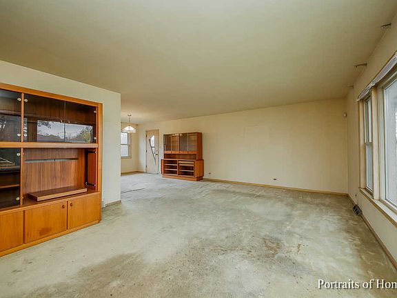 3rd image of 821 Cromwell St