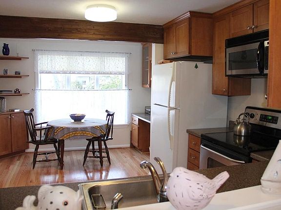 3rd image of 612 Essex Ave APT 11
