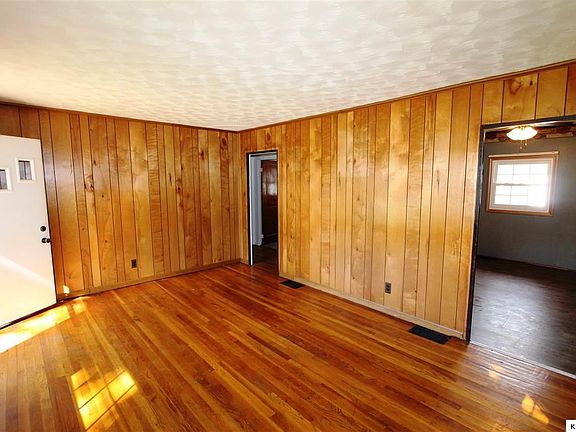 3rd image of 811 E Burgess St