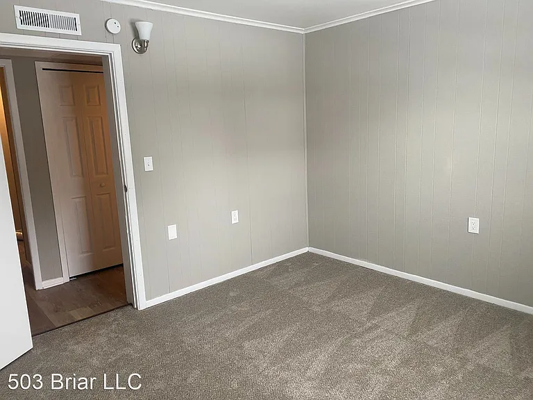 503 Briar Cir N — Photo 9