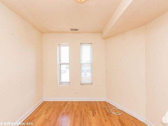 5th image of 1538 N Milwaukee Ave #1827