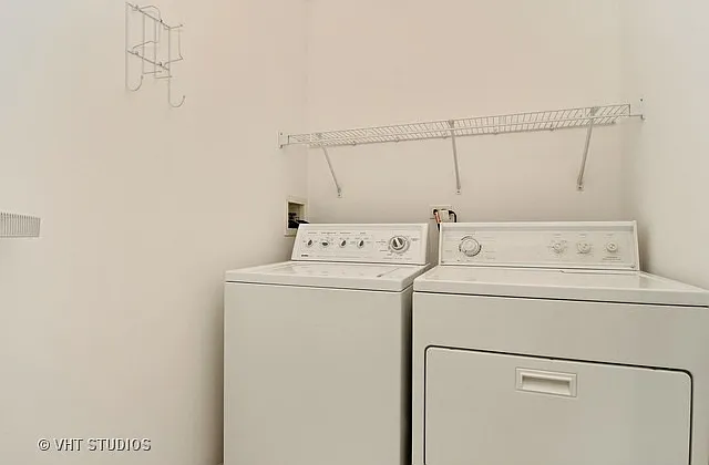 1139 Orleans Dr — Photo 10