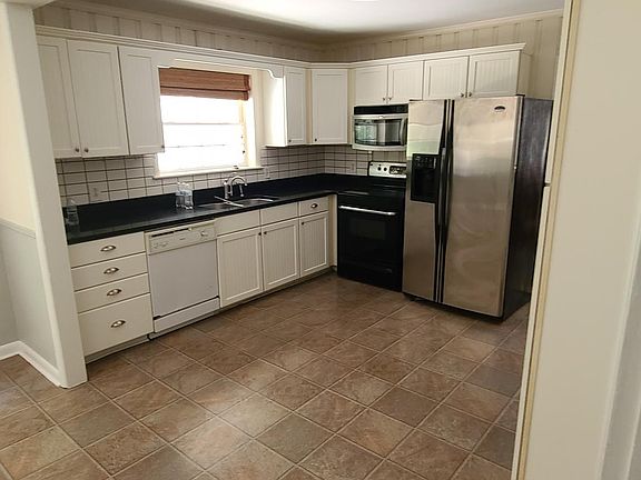2nd image of 206 Parkview Dr