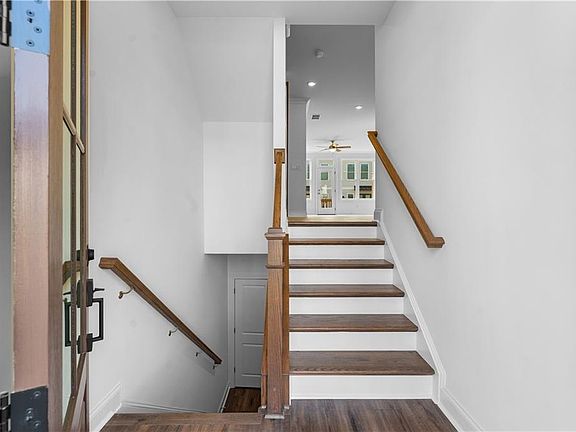 4th image of 2842 Evanshire Ave #113