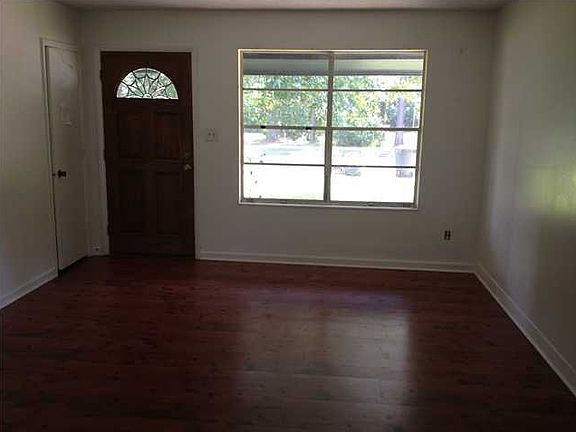 2nd image of 225 Hughes St
