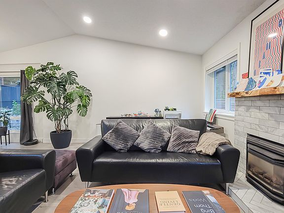 5th image of 11083 Prospect Dr
