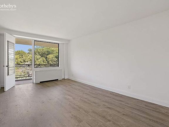 3rd image of 4901 Henry Hudson Pkwy W APT 6L