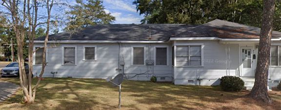 3rd image of 814 N Park Ave