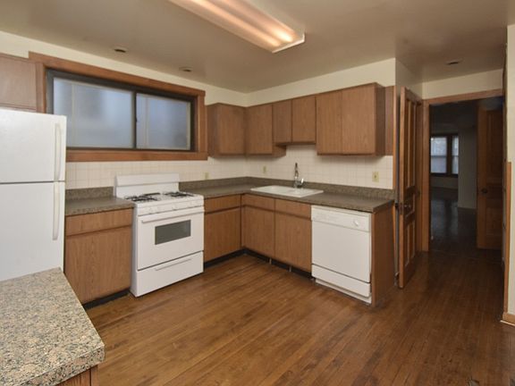 3rd image of 1246 W Diversey Pkwy #3
