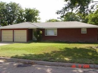 2010 Belmont Pl, Garden City, KS 67846