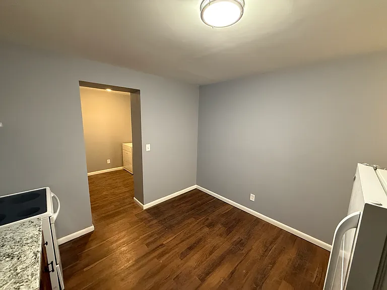 1807 Marion St — Photo 14