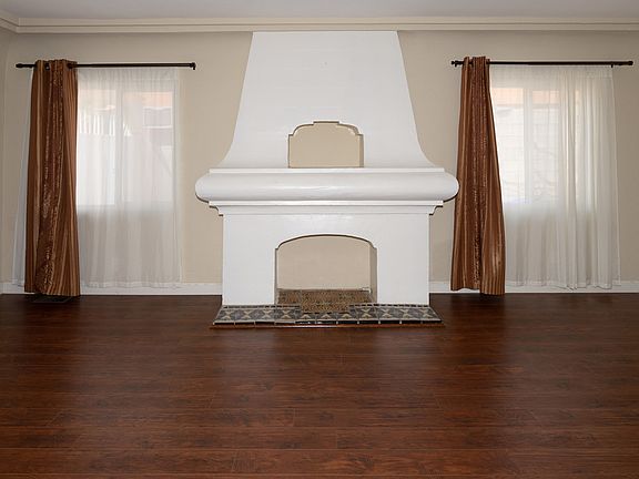 2nd image of 2027 W 73rd St