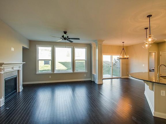 3rd image of 415 Warren Hill Dr #178