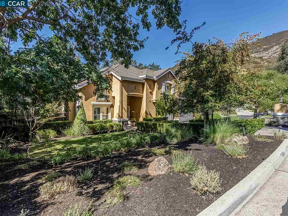 2nd image of 61 Blackhills Pl