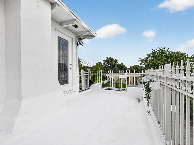 412 El Prado — Photo 35
