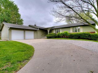 2 Westlake Vlg, Council Bluffs, IA 51501