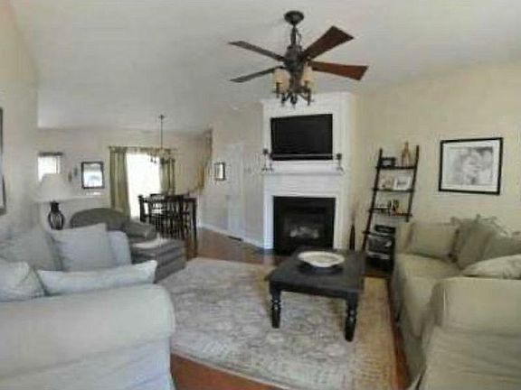 4th image of 3550 Laurenhurst Ln