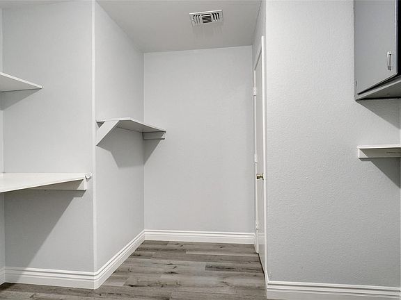 4th image of 1410 W Torrey St