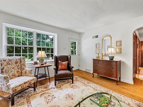 2nd image of 5949 Highfield Rd