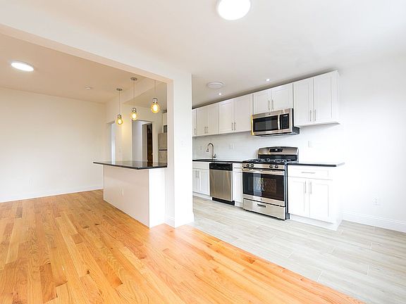 3rd image of 682 Rosewood St #A