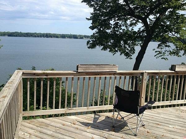 1st image of 104 E Lake Shore Dr