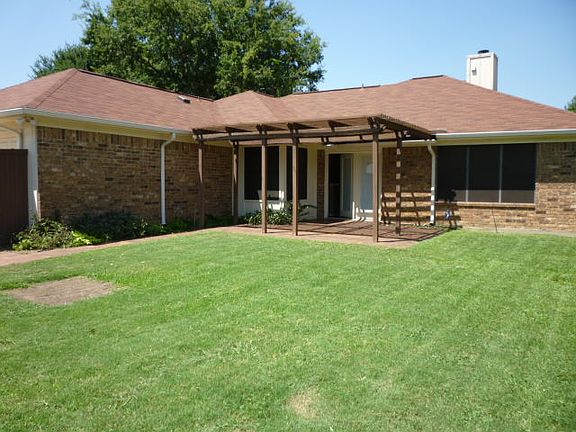 2nd image of 322 Parkwood Ln