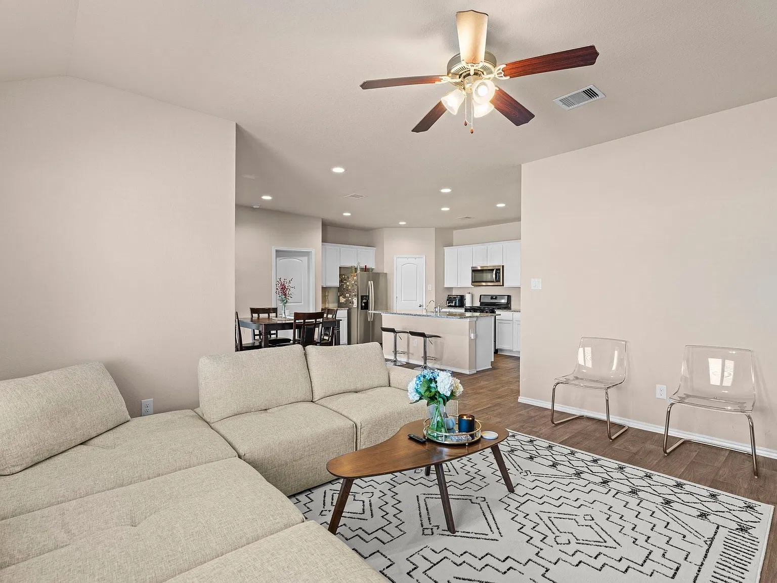 3 bed, 2.0 bath, 1599 sqft, $1,875 — Photo 4