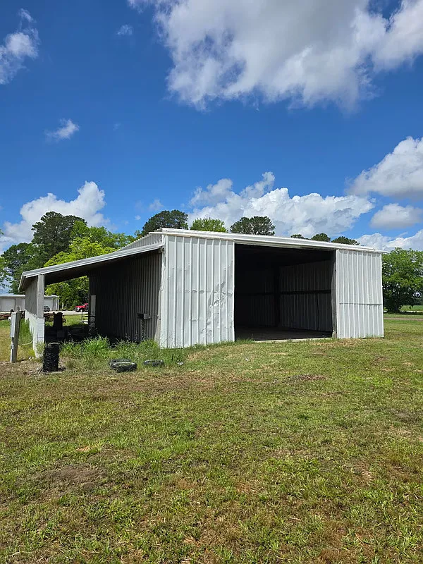 Studio, 2000 sqft, $1,333 — Photo 1