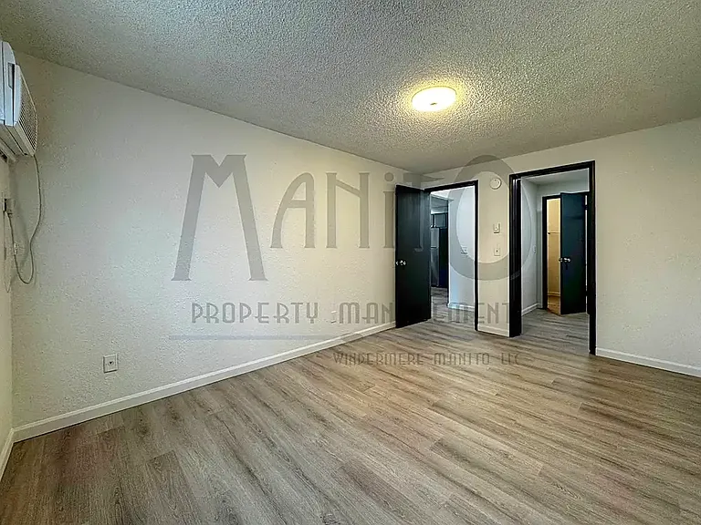 Regency Park Apartments — Photo 10