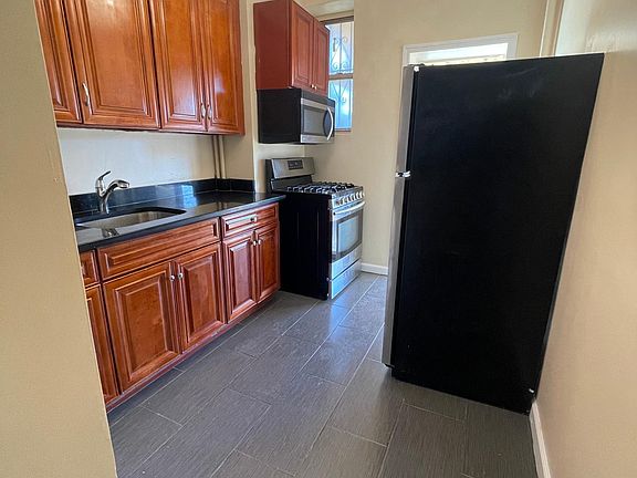 2nd image of 1516 Bryant Ave APT 1
