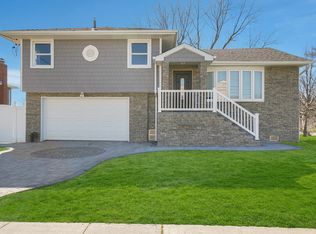 30 Park Lane Pl, Massapequa, NY 11758