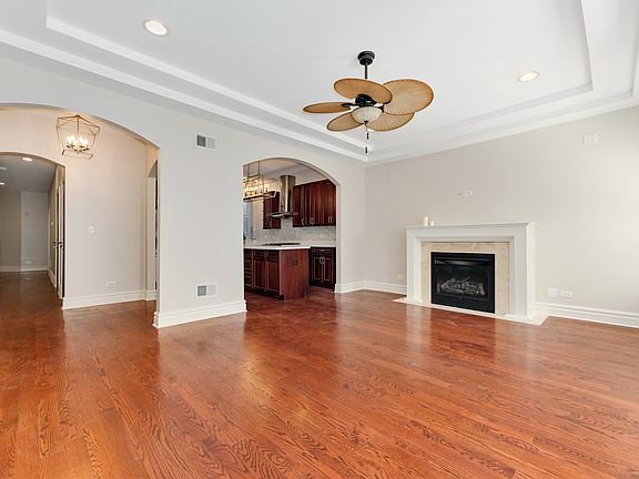 4th image of 838 E 52nd St #1E
