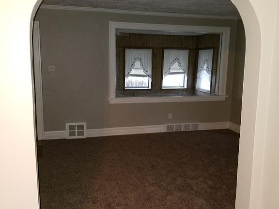 5th image of 1412 Roslyn Ave SW