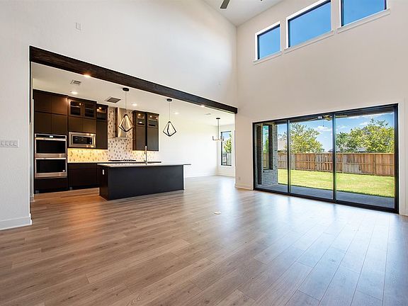 Deerfield II E family room