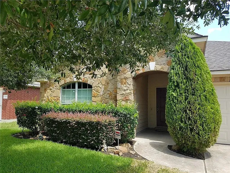 9417 Castle Pines Dr — Photo 2