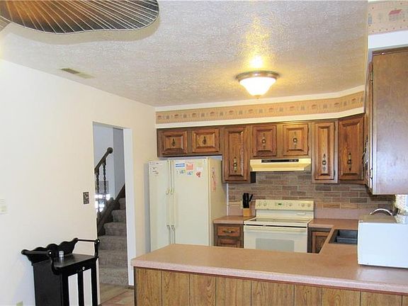 5th image of 1746 Warner Ct