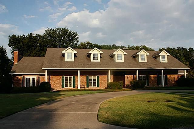 1st image of 530 Hackberry Dr