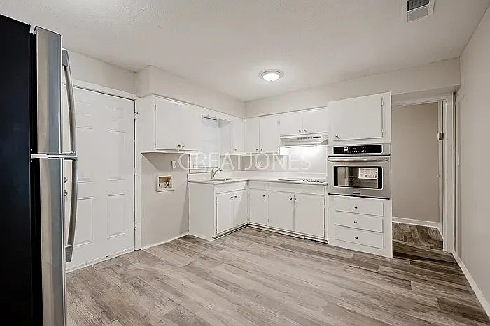 3 bed, 1.0 bath, 1000 sqft, $1,195 — Photo 2