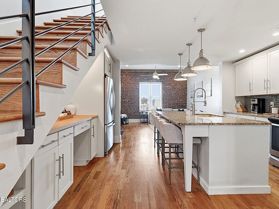 5th image of 203 Mews Way