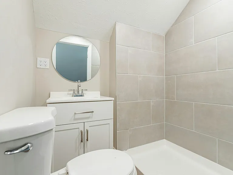 Upstairs full bath