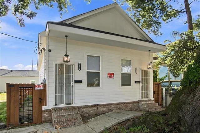 2233 Louisiana Ave