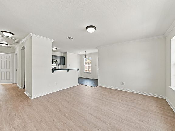 5th image of 522 Lottie St