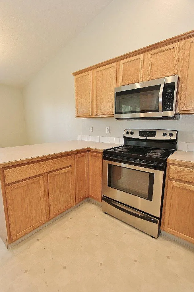 3 bed, 1265 sqft, $2,150 — Photo 2