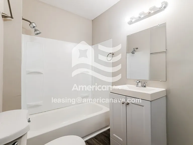 697921_009_main_bathroom_9.jpg